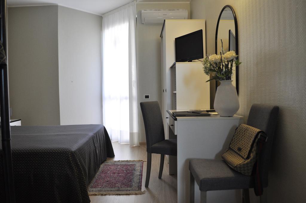 Hotel Est Piombino Oda fotoğraf