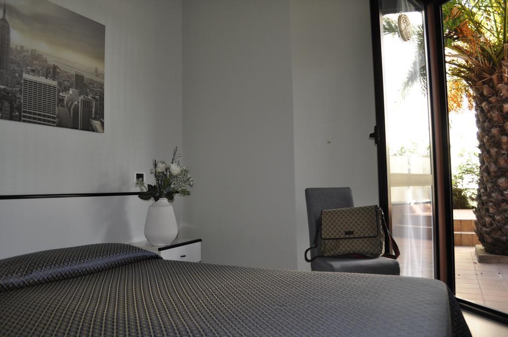Hotel Est Piombino Oda fotoğraf