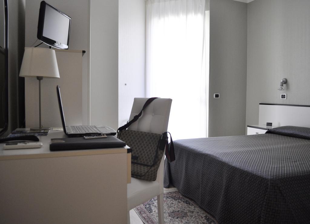 Hotel Est Piombino Oda fotoğraf