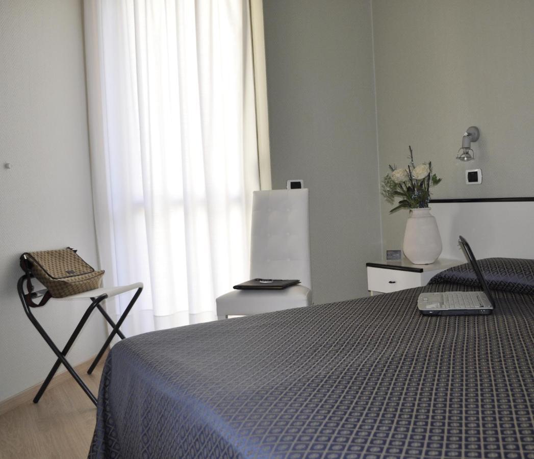 Hotel Est Piombino Oda fotoğraf